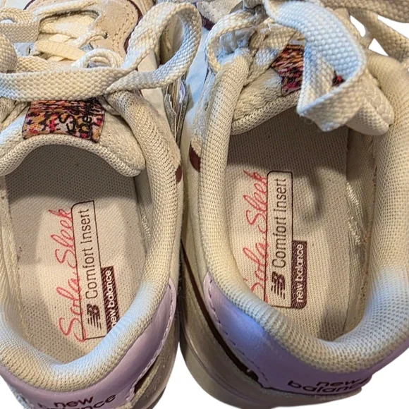 👟Sz. 11 New Balance Women's Cream and Pink Sneakers - Picture 6 of 6